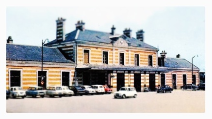 La façade de la gare dans les années 1960-70