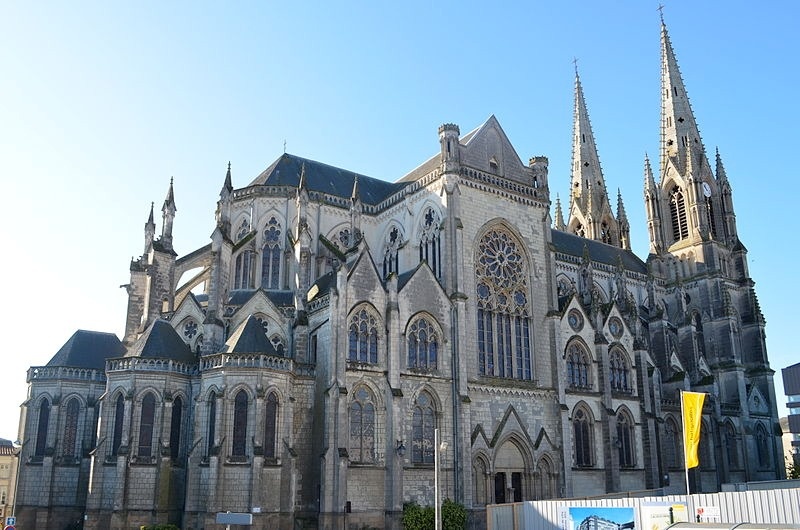 La nef de l'église Notre Dame (source Wikipédia)