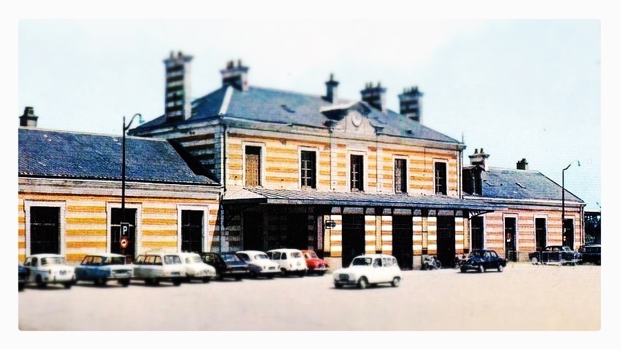 La façade de la gare dans les années 1960-70