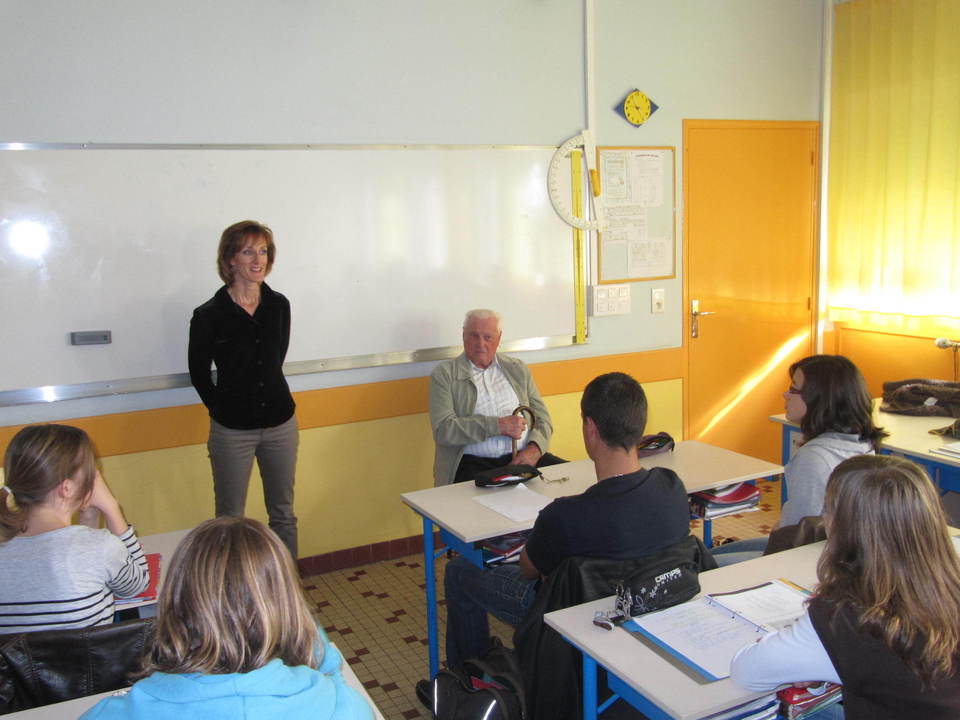 Isabelle Roques et Joseph Olivier ont su capter l'intérêt de la classe, l'un par son parcours de témoin et l'autre par le métier insolite d'écrivain public.