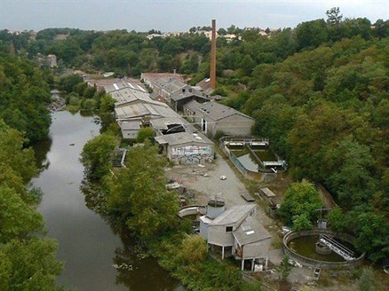 Vue du site de Fleuriais depuis le viaduc sur la Sèvre nantaise