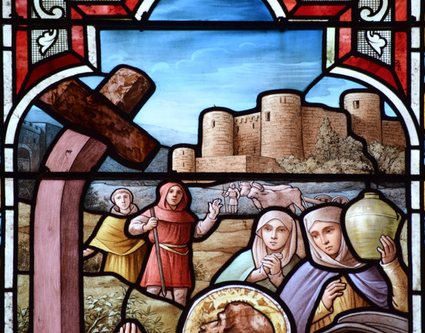 Détail du vitrail de la « Croix penchée » dans l'église Saint-Nicolas de Vihiers