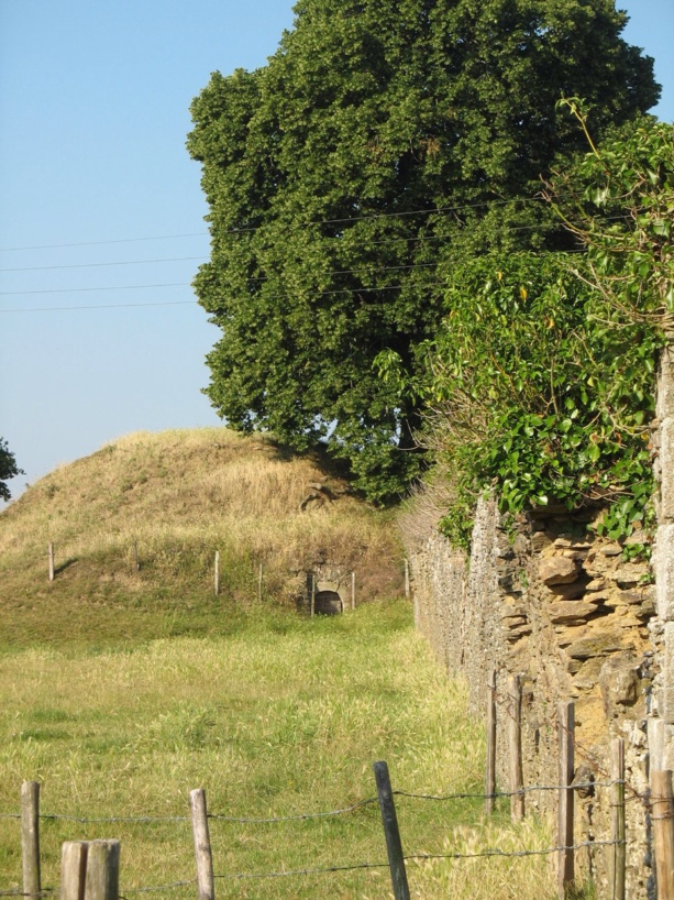 Le tumulus de la glacière.