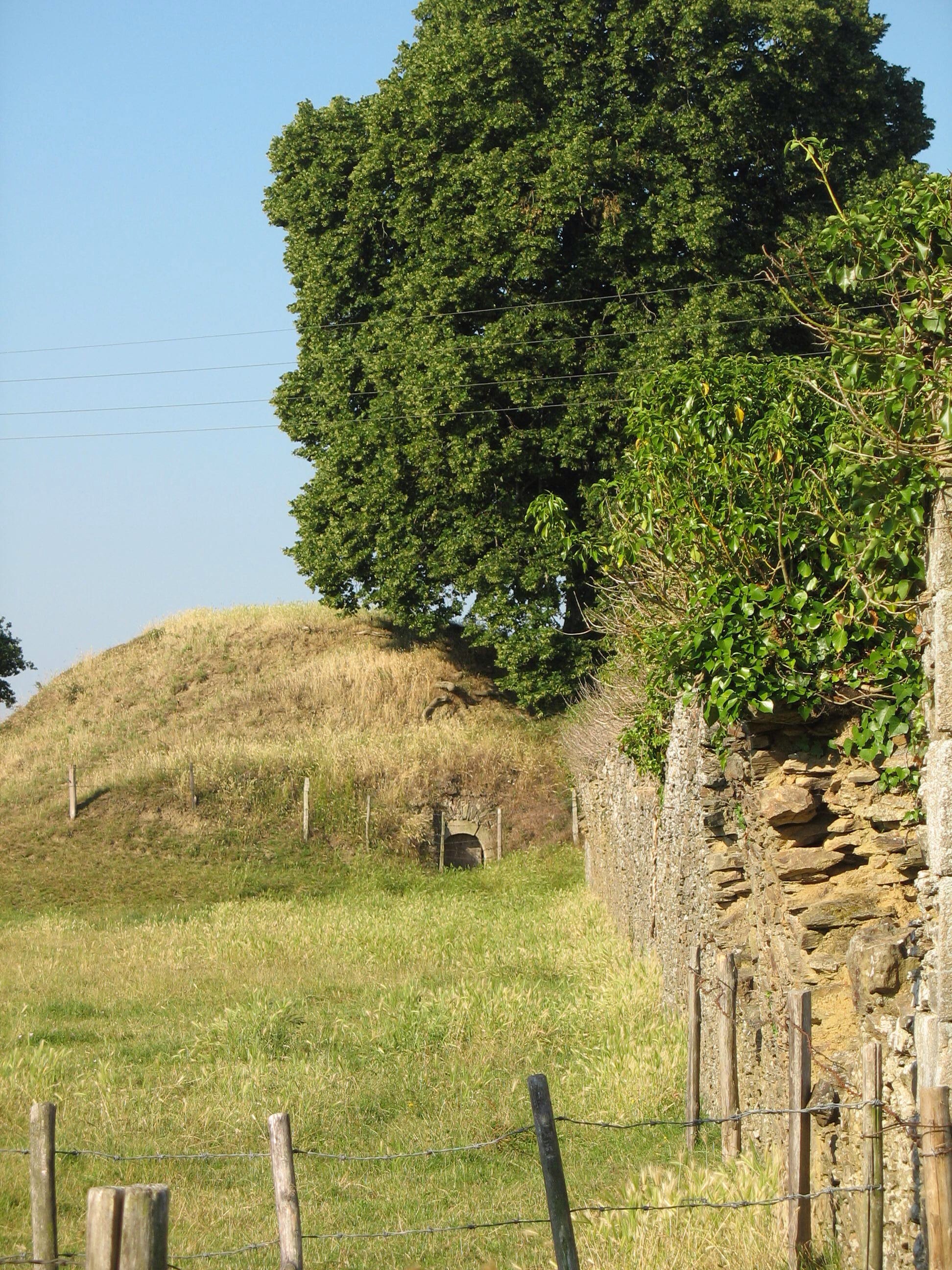 Le tumulus de la glacière.