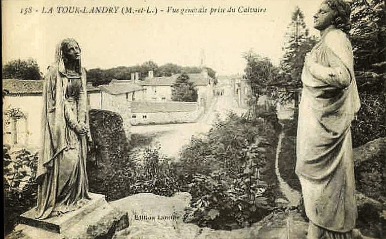 La Tourlandry : le calvaire monumental, quand les Landériciens apportent leur(s) pierre(s) à l'édifice