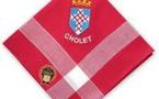 Pourquoi le mouchoir de Cholet est-il rouge ?