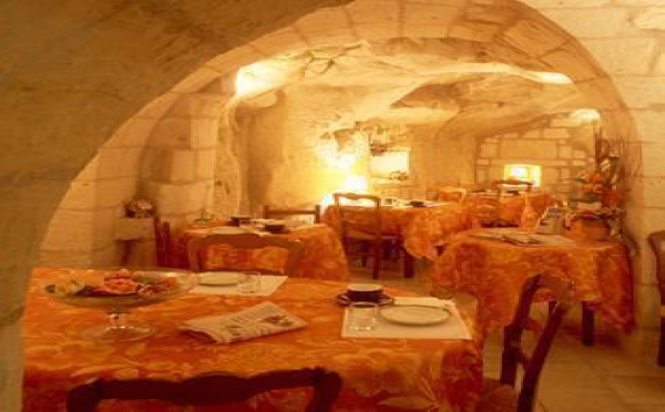 Un bistro dans les caves Troglo